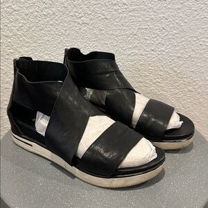 Eileen Fisher - Leather Black Strappy Sandals